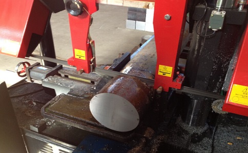 铅山卧式带锯床加工时出现明显振荡如何排查？