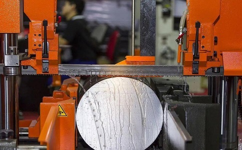 铅山立式金属带锯床切削出现跑带故障解决方法！